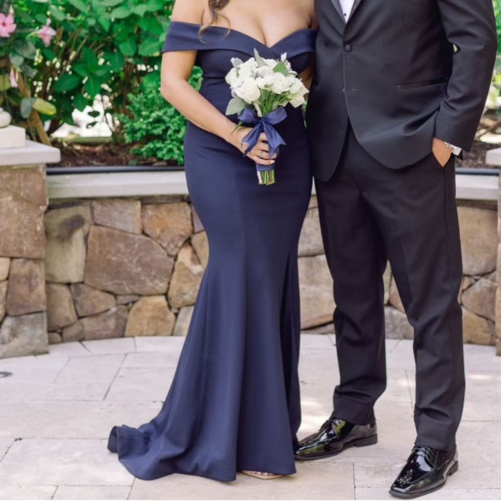Simply gorgeous, navy blue size 8 evening gown